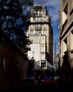 パリ16区レイヌアール通りの建物。建築家オーギュスト・ペレ（1874-1954）