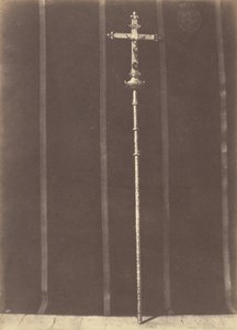 エルサレム。ルイ13世から聖墓教会に寄贈された彫りの深い銀の十字架 作： Auguste Salzmann
