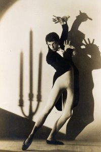 ロバート・ヘルプマン（1909-86）in Apparitions、1936 作： Australian Photographer