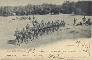 ハンガリー軍の歩兵に発砲命令が下される 作： Austrian Photographer
