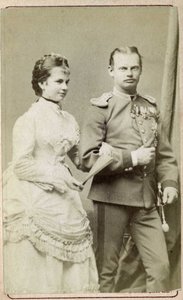 ジゼル・ルイーズ・マリー（オーストリア大公夫人・バビエール公女）（1856-1932）とバビエール公レオポルド（1846-1930）の肖像。写真集「在りし日の兵士たちへ」。