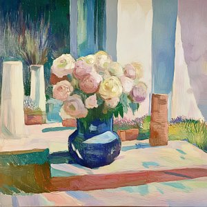 日差しの差し込む窓辺の花 作： 