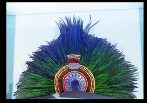 頭飾り（羽） 作： Aztec