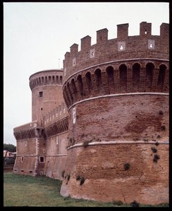 中世美術：建築家バッチオ・ポンテッリ（約1450～1494年）が実現した教皇ユリウス2世（ジュリオ）の城の外観（グレゴリオポリ