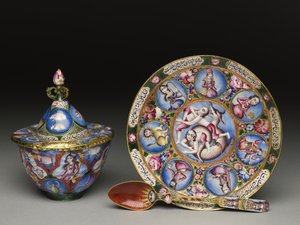 19世紀初頭、占星術の装飾が施された蓋付きのボウル、ソーサー、スプーン 作： Baqir