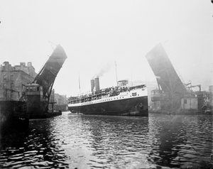イーストランド船、米国イリノイ州シカゴ、1900年頃（モノクロ写真 作： Barnes and Crosby