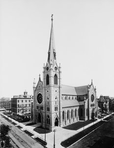 ホーリーネーム大聖堂（米国イリノイ州シカゴ、1895年頃）（モノクロ写真 作： Barnes and Crosby
