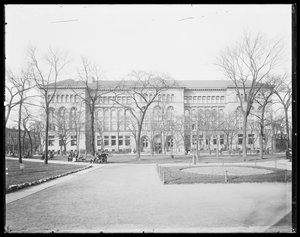 ニューベリー図書館（米国イリノイ州シカゴ、1905年頃）（モノクロ写真 作： Barnes and Crosby
