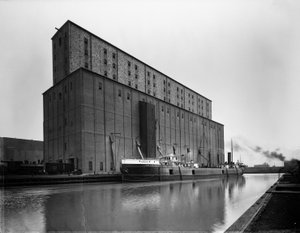 S.1905年頃、アメリカ・イリノイ州シカゴのアーマー・エレベータEでのS.アーサー・オア（モノクロ写真