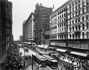 米国イリノイ州シカゴ、ステート・ストリート、1907年頃（モノクロ写真 作： Barnes and Crosby