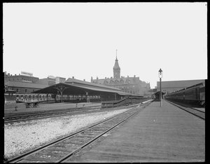 米国イリノイ州シカゴ、ウェルズ・ストリート駅、1905年頃（モノクロ写真 作： Barnes and Crosby