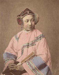 ランクチョウの少女、1870年代。 作： Baron Raimund von Stillfried