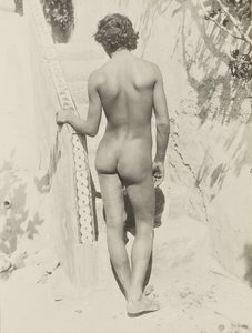 [階段でヌードの若者] 作： Baron Wilhelm von Gloeden