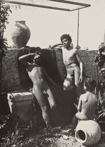 [庭にいる3人の少年] 作： Baron Wilhelm von Gloeden