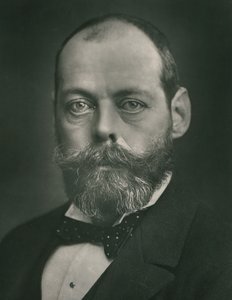 1890 年代半ばの「名誉ある故ランドルフ スペンサー チャーチル」 作： Bassano Ltd