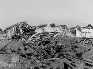 セルミデの爆撃：第二次世界大戦で被害を受けた建物 作： Bayard and Bertall
