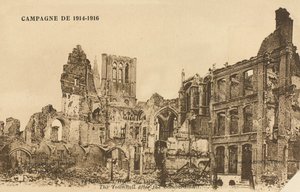 爆撃後のホテルドヴィル、イープル、1915 作： Belgian Photographer