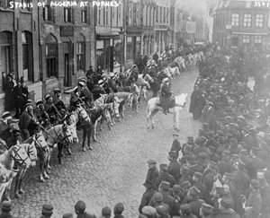 アルジェリアのスパヒス、ファーネス、1914年〜15年 作： Belgian Photographer