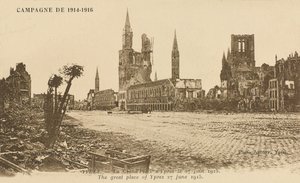 グランドプレイス、イープル、1915年6月27日 作： Belgian Photographer