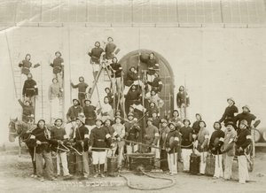 Zichron Yaacov、c.1898-1900での消防士のグループショット 作： Bernard Edelstein