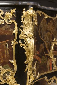 ルイ15世の箪笥、1740年頃（オルモルに取り付けられたチャイニーズブラック、ポリクローム、ギルトラッカー、蛇紋石、大理石、ヴェルニス）