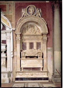 レオナルドブルーニの墓（1369-144）1446-50（大理石）
