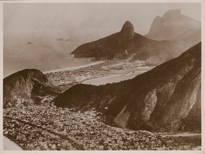 リオデジャネイロの航空写真（モノクロ写真） 作： ブラジルの写真家