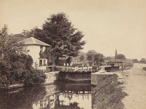 1850年代、閘門守のコテージと閘門（写真）