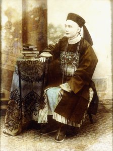 マンダリンの肖像画、おそらく広東語、1890年代頃、1890年代頃 作： British Photographer