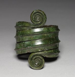 ハンガリーのアルミラに転向、紀元前1500年頃 作： Bronze Age
