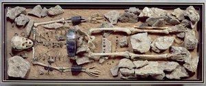 モルツバッハバイヒューエンフェルトから豊かに寄贈された女性の墓 作： Bronze Age