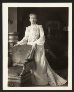 ジョンアーバックル夫人、1900〜10年頃 作： Burr William McIntosh