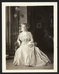ジョンアーバックル夫人、1900〜10年頃 作： Burr William McIntosh