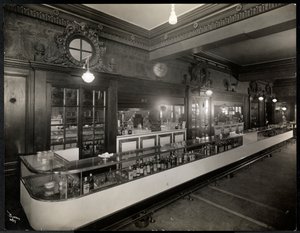 1916年、ニュージャージー州ニューアークのロバートトリートホテルのバー（シルバーゼラチンプリント） 作： Byron Company