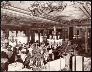 ホテルサボイのダイニングルーム、1895-96年頃（銀ゼラチンプリント） 作： Byron Company