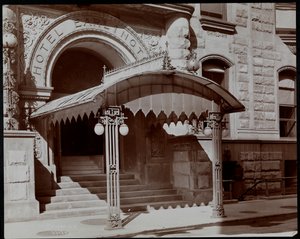 ホテルアールトンの入り口、55 West 27th Street、ニューヨーク、1906（銀ゼラチンプリント） 作： Byron Company