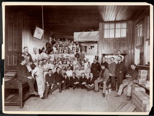 Maillard&39;s Chocolate Manufacturers、116-118 West 25th Street、ニューヨーク、1902年におそらくメイラード氏と一緒に働いた男性従業員のグループポートレート（シルバーゼラチンプリント）