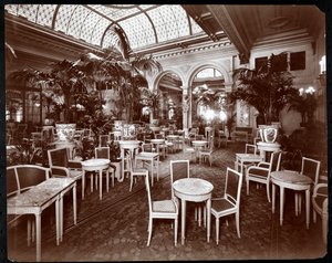 プラザホテルのラウンジ、1907年頃（銀ゼラチンプリント） 作： Byron Company