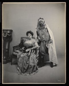 1905年1月31日、ニューヨークのジェームズヘイズンハイドボールでの正体不明の男女の肖像画（銀ゼラチンプリント）