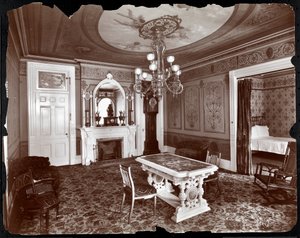 ホフマンハウスホテルのプライベートシッティングルーム、1907年（銀ゼラチンプリント） 作： Byron Company