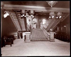 パークアベニューホテルの階段、1901年または1902年（銀ゼラチンプリント） 作： Byron Company