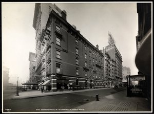 ホテルウッドワード、ブロードウェイ、55番街、ニューヨーク、1920（銀ゼラチンプリント）
