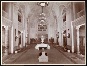 ホテルマッカルピンのロビー、1913年（銀ゼラチンプリント）