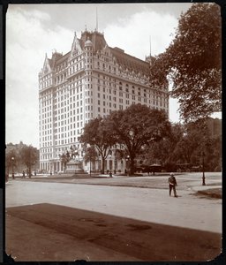 The Plaza Hotel、5th Avenue and 59th Street、New York、1907（シルバーゼラチンプリント） 作： Byron Company