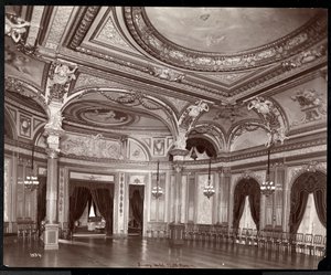ホテルサボイのボールルーム、1895-96年頃（銀ゼラチンプリント） 作： Byron Company