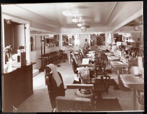 フィラデルフィアリッツカールトンホテルの理髪店、1913年（銀ゼラチンプリント）