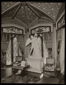 1893-94年、ニューヨーク州タリータウンにあるヘレングールドの邸宅（後期ジェイグールド邸）の応接室（銀ゼラチンプリント） 作： Byron Company