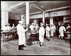 ホテルマンハッタンのキッチン、1902年（銀ゼラチンプリント）