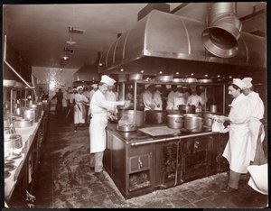ザ・リッツ・カールトンホテルのキッチン、1910-11年頃（銀ゼラチンプリント）