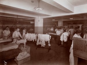 ホテルマッカルピンのランドリールーム、1913年（銀ゼラチンプリント）
